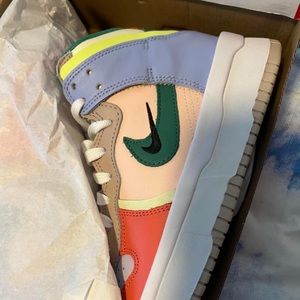 Selling brand new dunks never worn with box